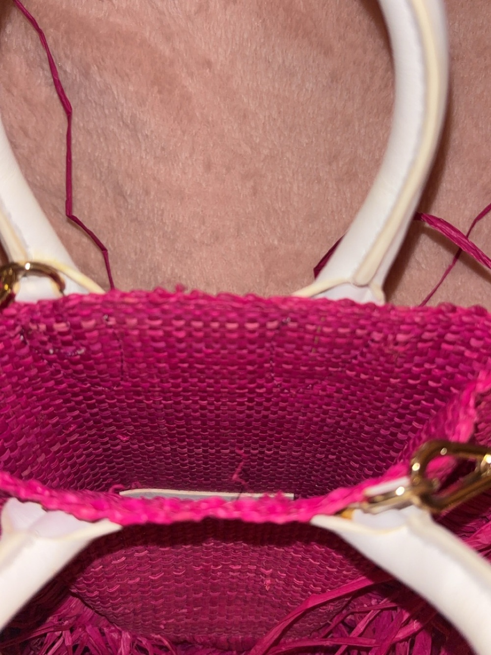 Jacquemus Hot Pink Raffia Fringe Tote with White Handles - Picture 4 of 6